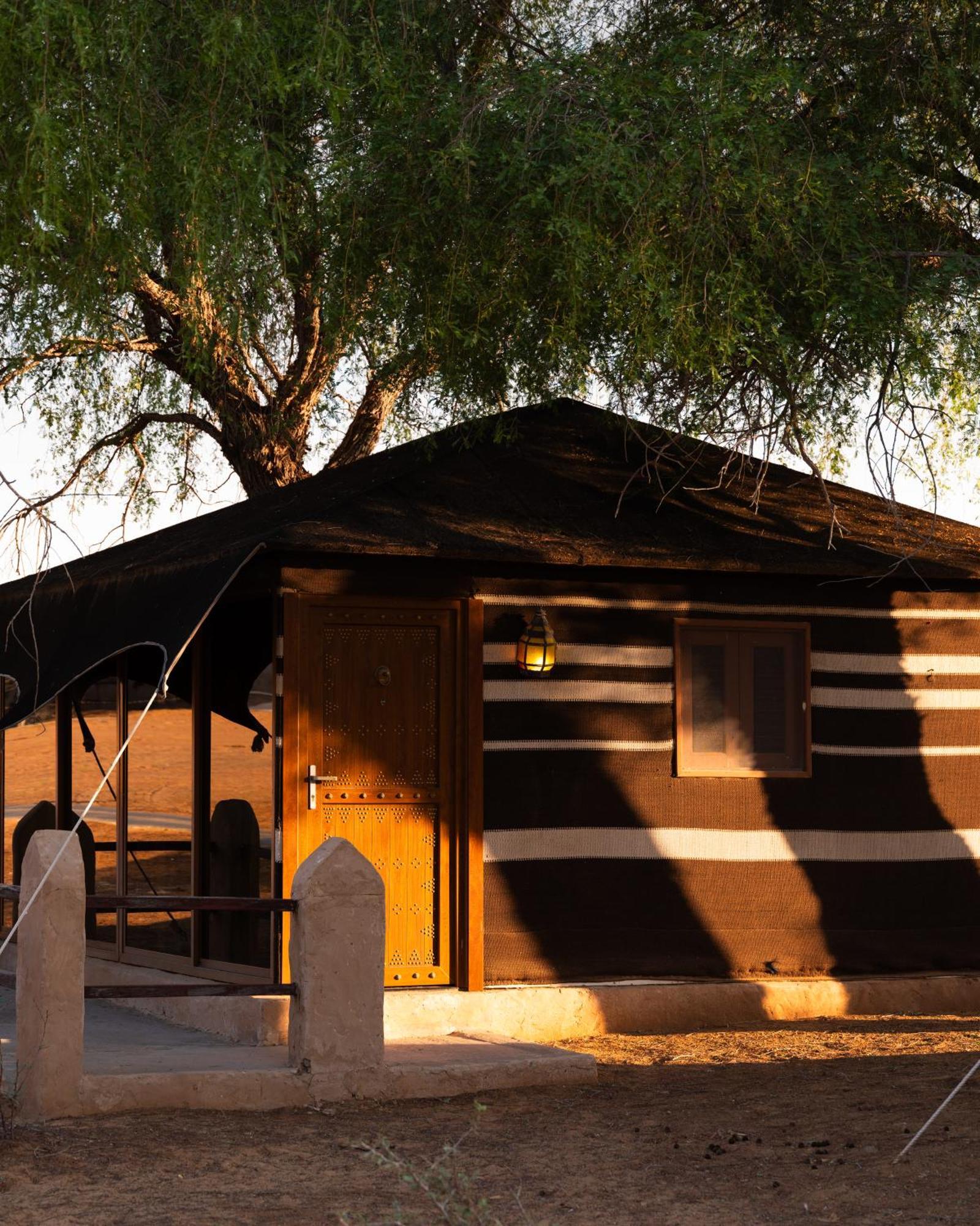Thousand Nights Camp Shahiq Bilik gambar