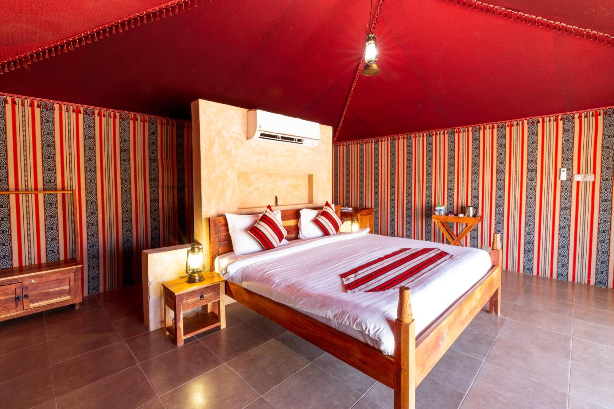 Thousand Nights Camp Shahiq Bilik gambar